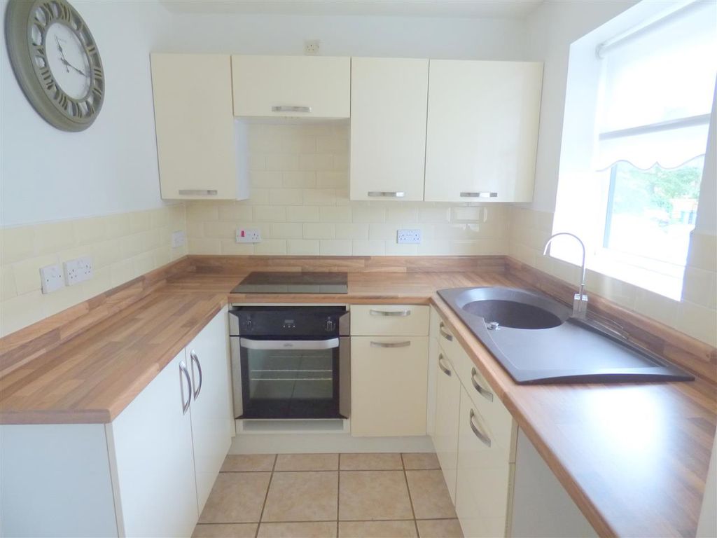 Property photo 3 of 15 Kitchen
