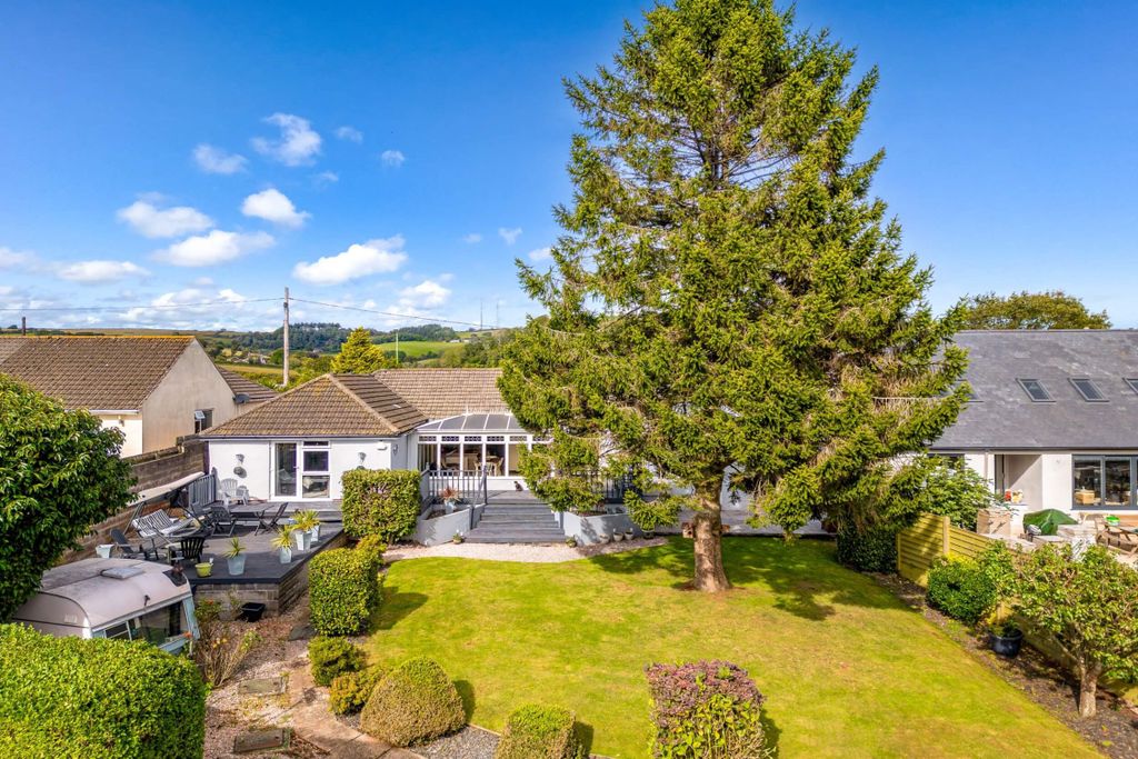 Property photo 2 of 34
