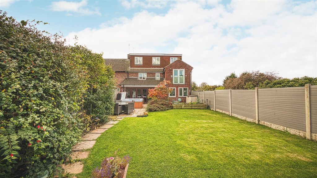 Property photo 3 of 37