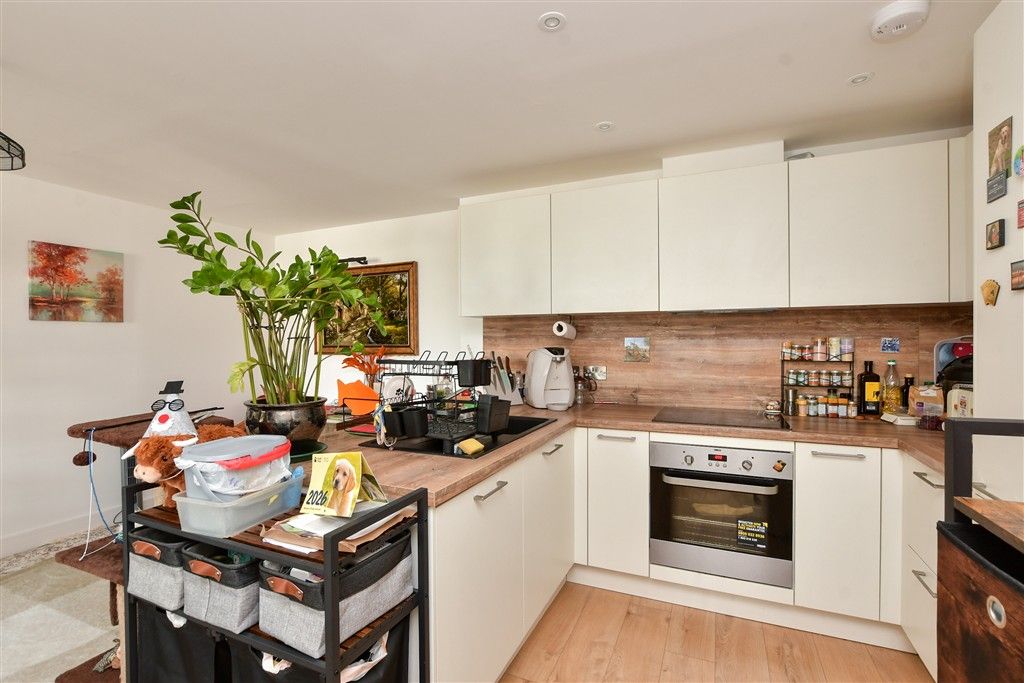 Property photo 3 of 10 Kitchen
