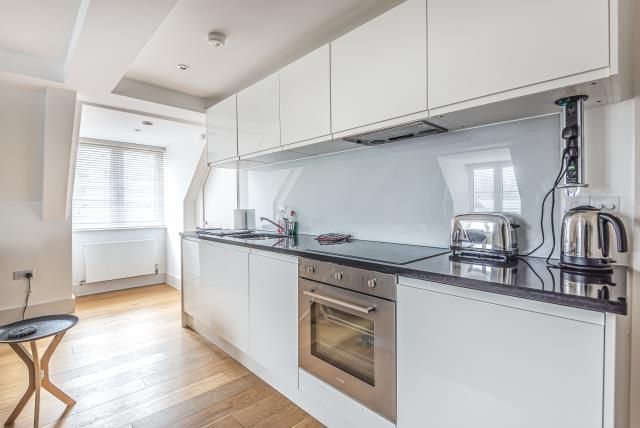 Property photo 3 of 10 Kitchen