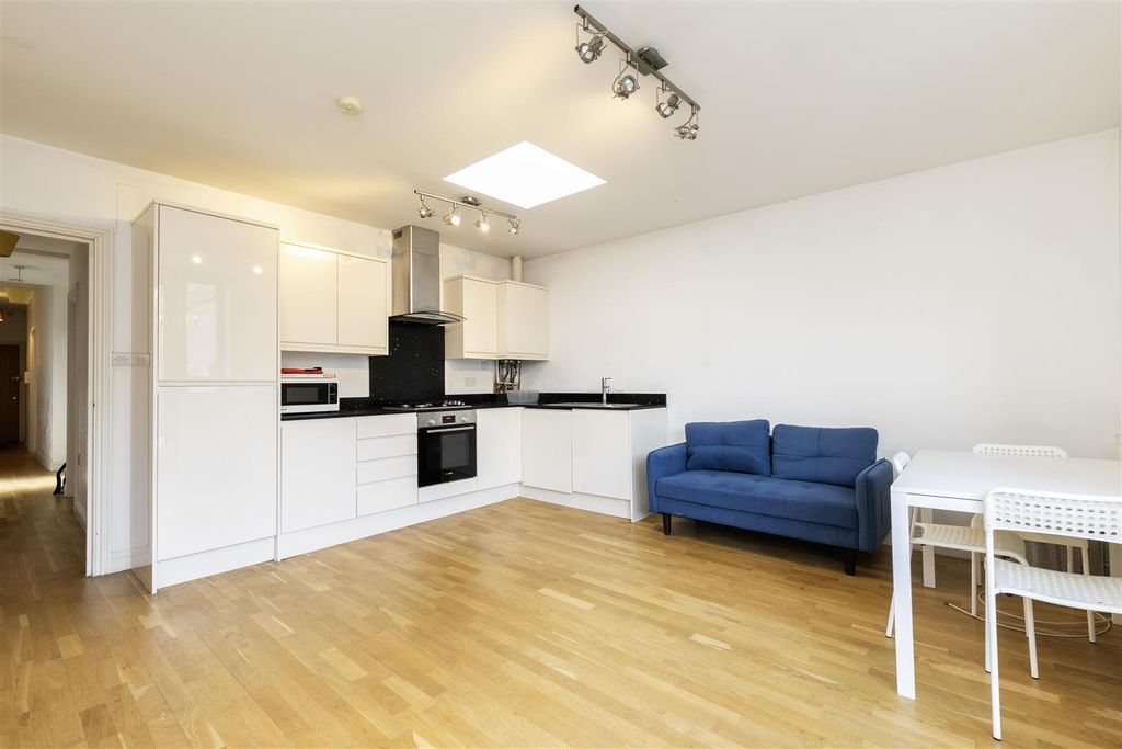 Property photo 3 of 13 137 Camden High Street -5.Jpg