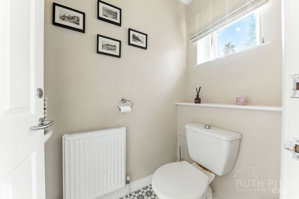 Property photo 3 of 39