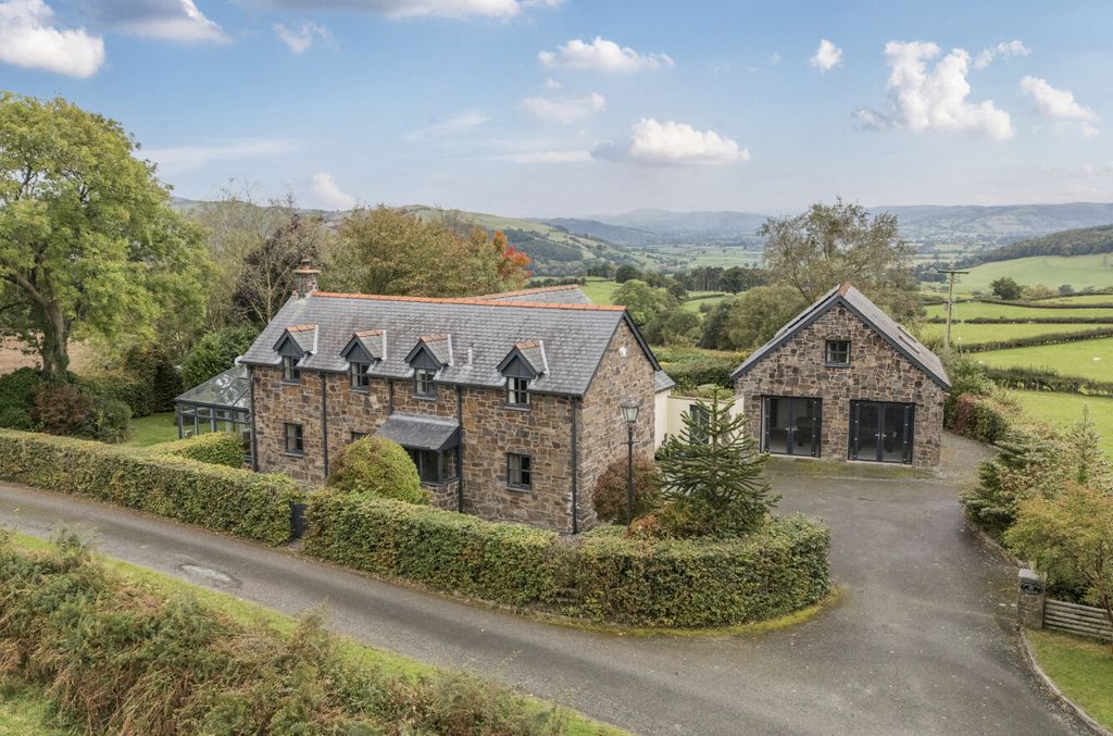 Property photo 1 of 44 1361387.Jpg