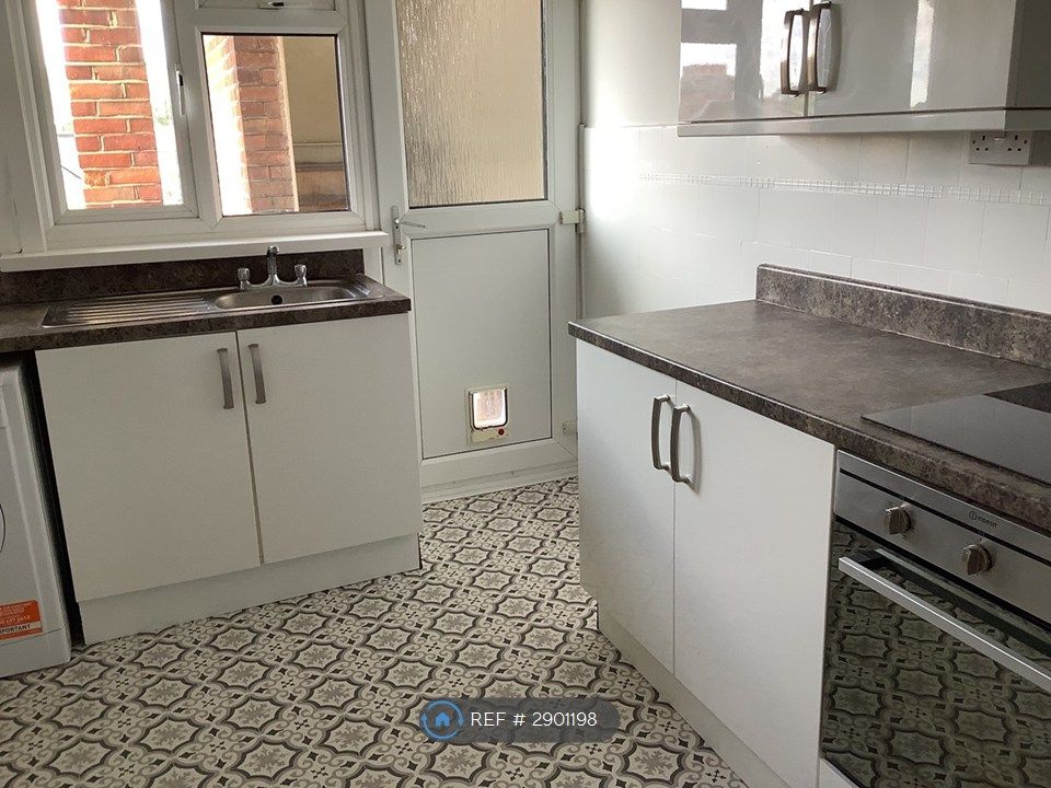 Property photo 2 of 6 Contemporary Kitchen
