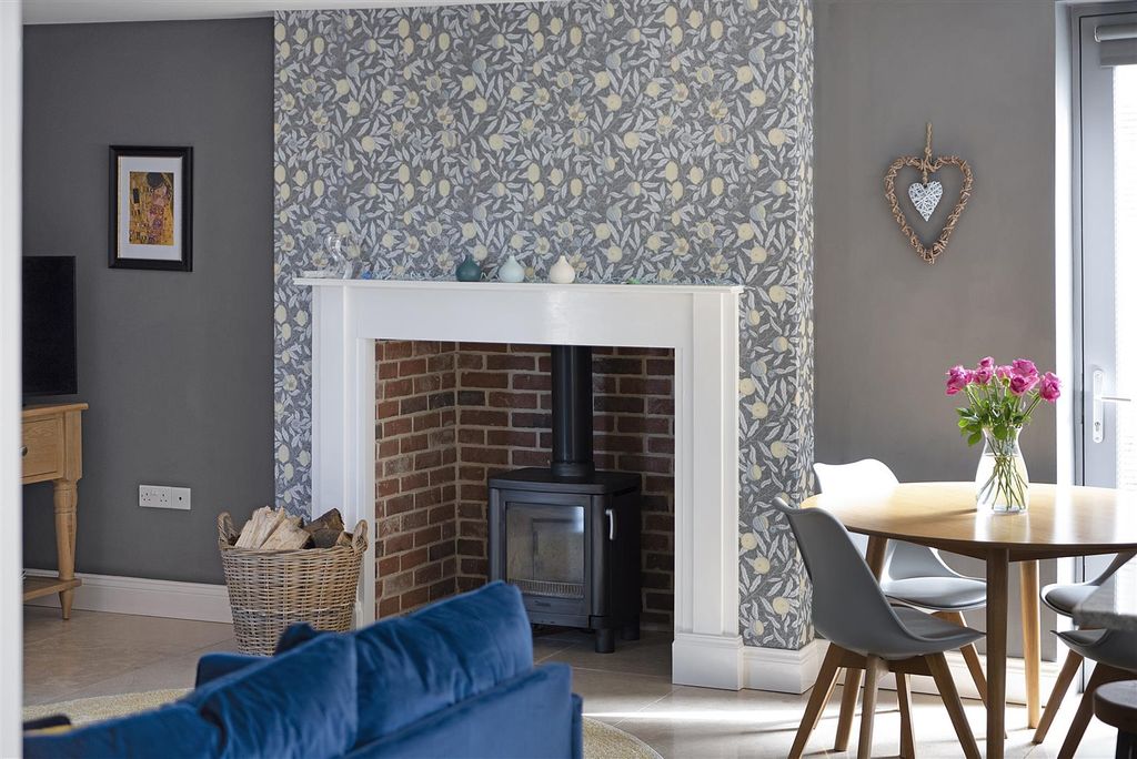 Property photo 3 of 37 Ashfield House Ph47.Jpg