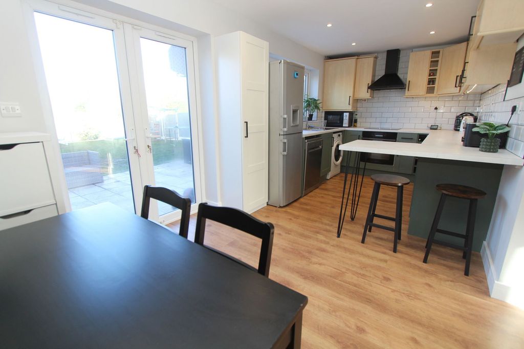 Property photo 2 of 22