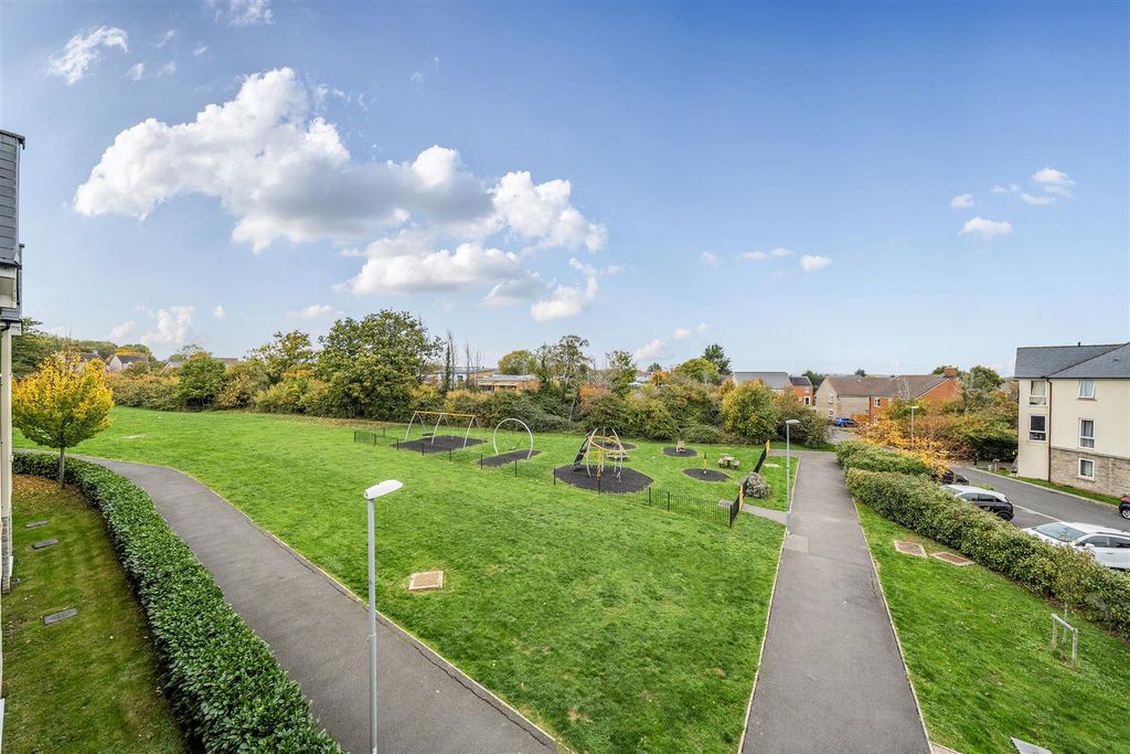 Property photo 3 of 9 1365764-13-68F24B129F3Ad.Jpg