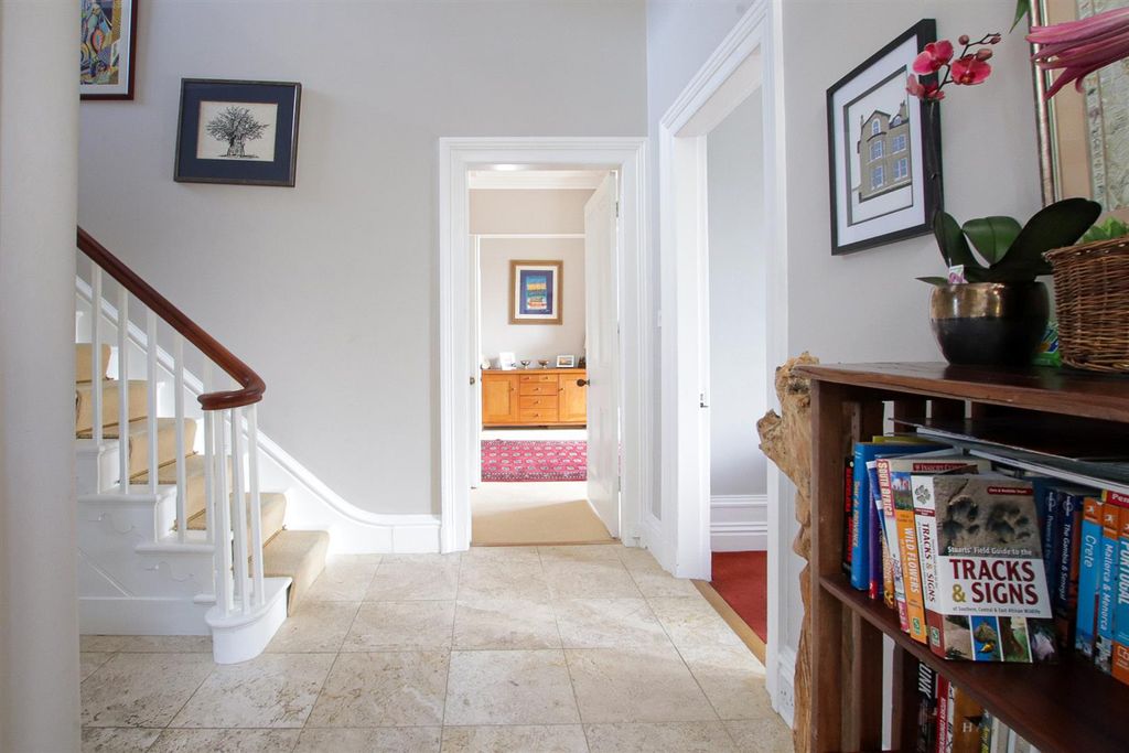 Property photo 3 of 42
