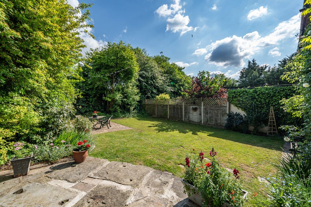 Property photo 2 of 27 Garden