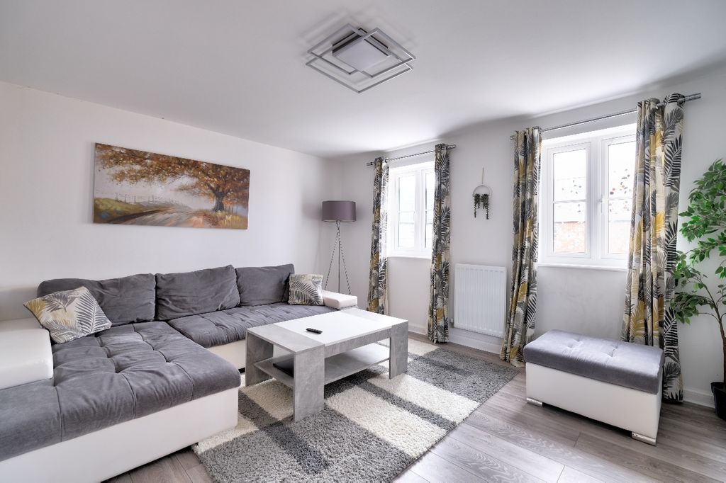 Property photo 2 of 22 Lounge