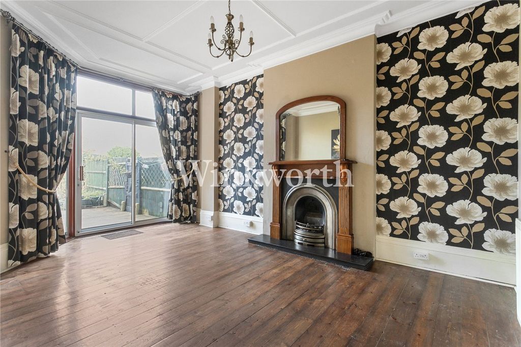 Property photo 3 of 8 Picture No. 24