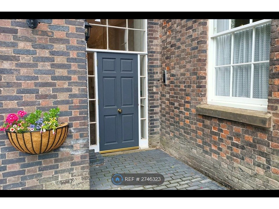 Property photo 3 of 35 Communal Door