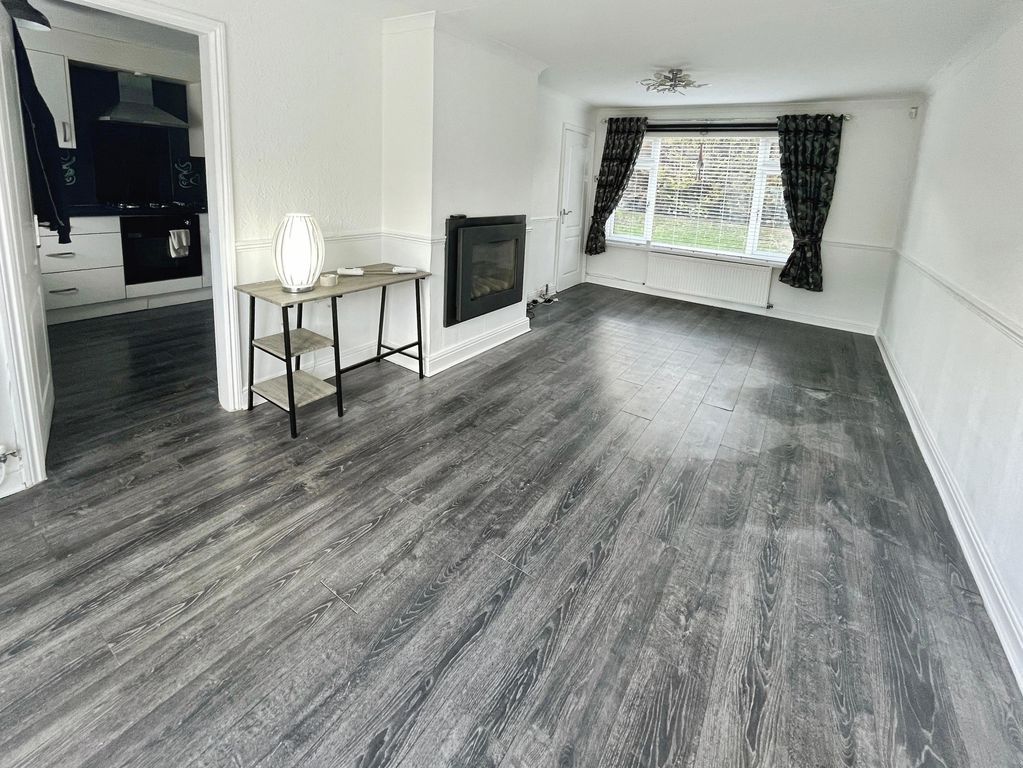 Property photo 3 of 18 Lounge