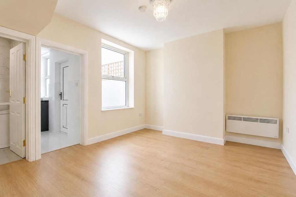 Property photo 3 of 6 6c8Ab3Bb-A206-4Bf4-A3c7-7c0Dd61318A9.Png
