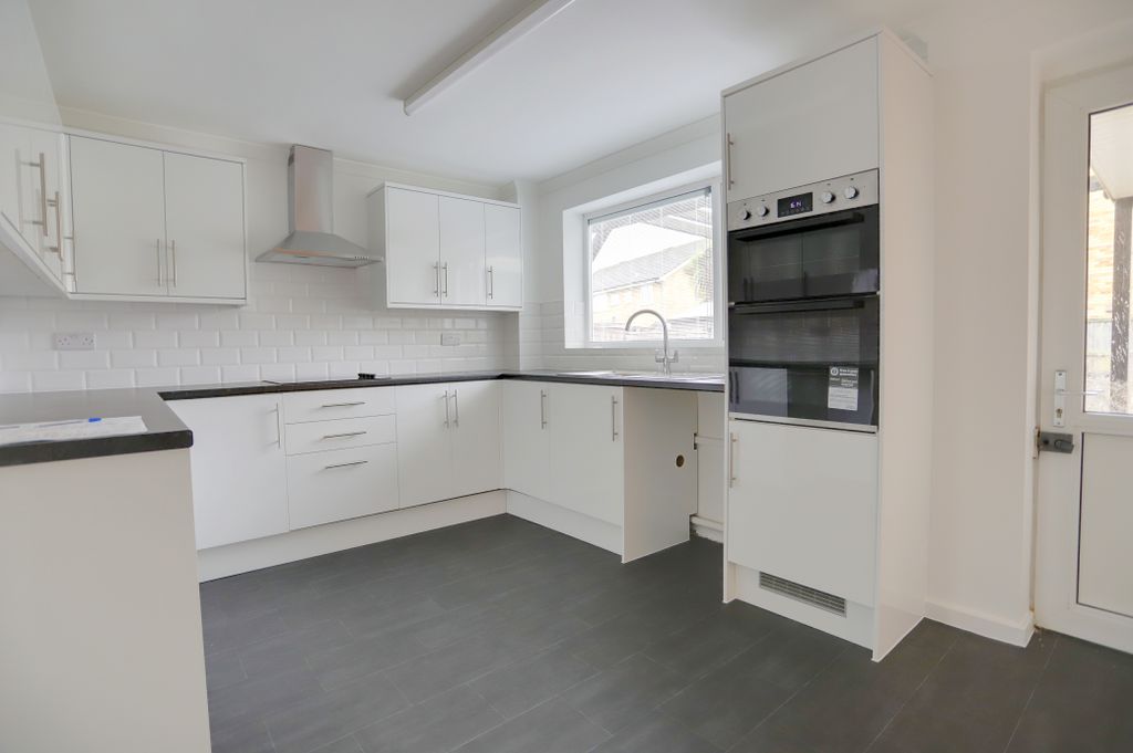 Property photo 2 of 13 1