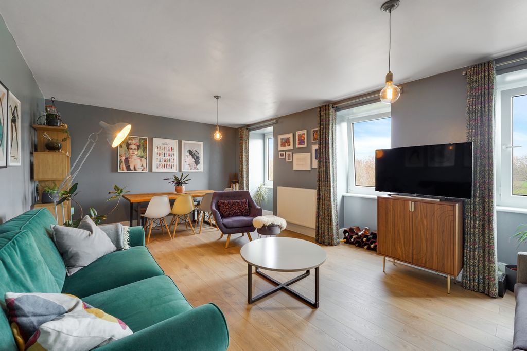 Property photo 1 of 15 2-Bedroom Flat For Rent In Stratford