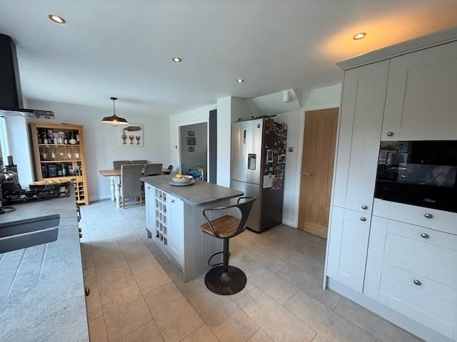 Property photo 2 of 25