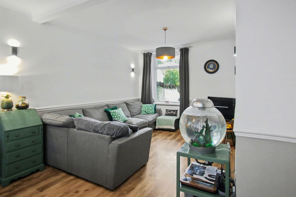 Property photo 2 of 28