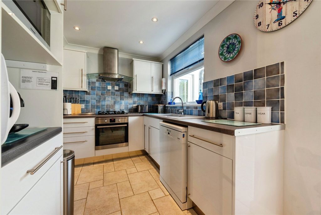 Property photo 2 of 34 Picture No. 19