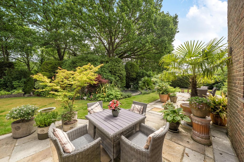Property photo 3 of 38 Terrace / Patio