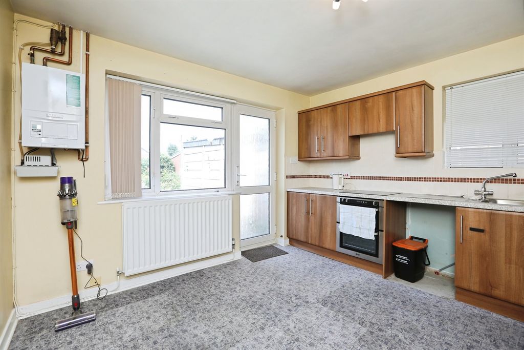 Property photo 3 of 12