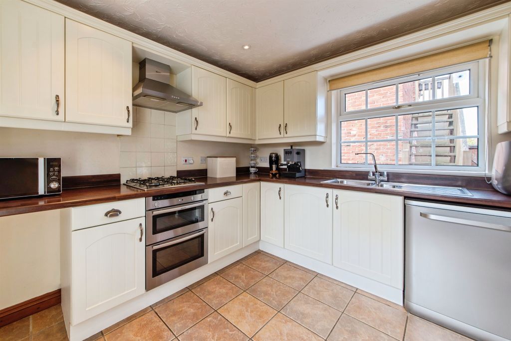 Property photo 2 of 24