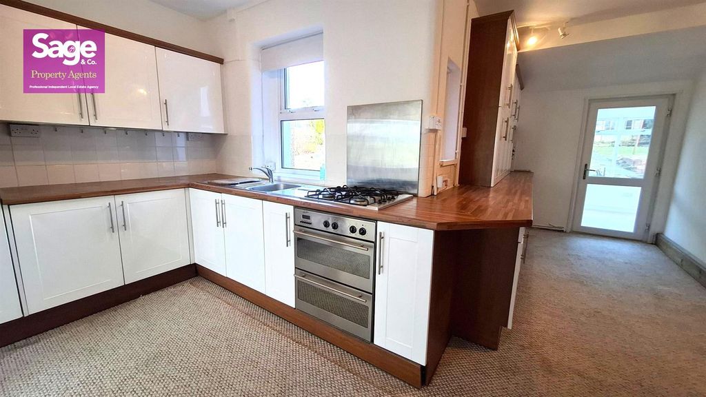 Property photo 3 of 38