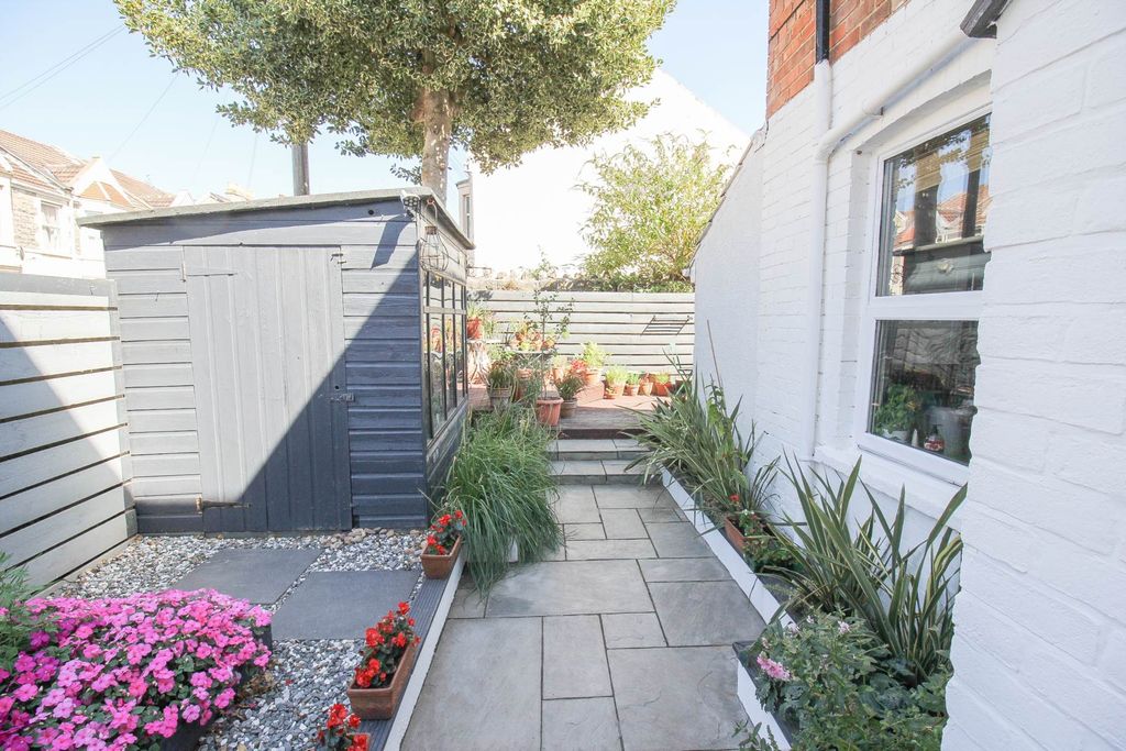 Property photo 2 of 18