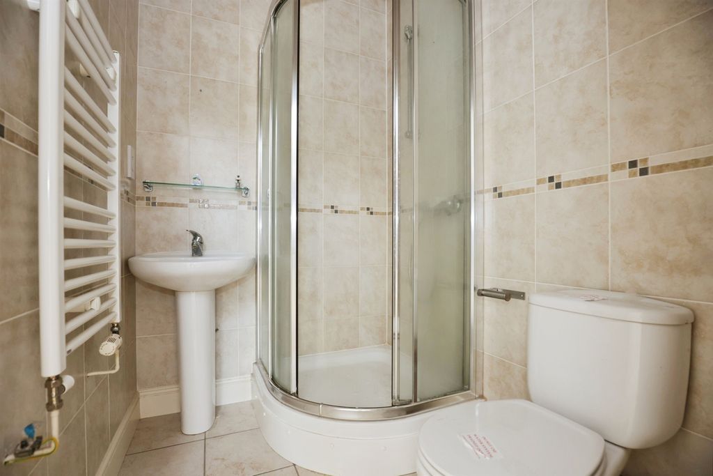 Additional image 7 of 2 bed flat for saleWilhelmina Close, Leamington Spa CV32