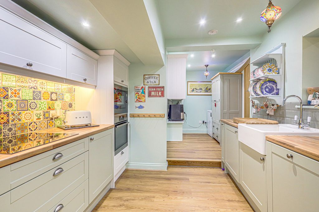 Property photo 3 of 24