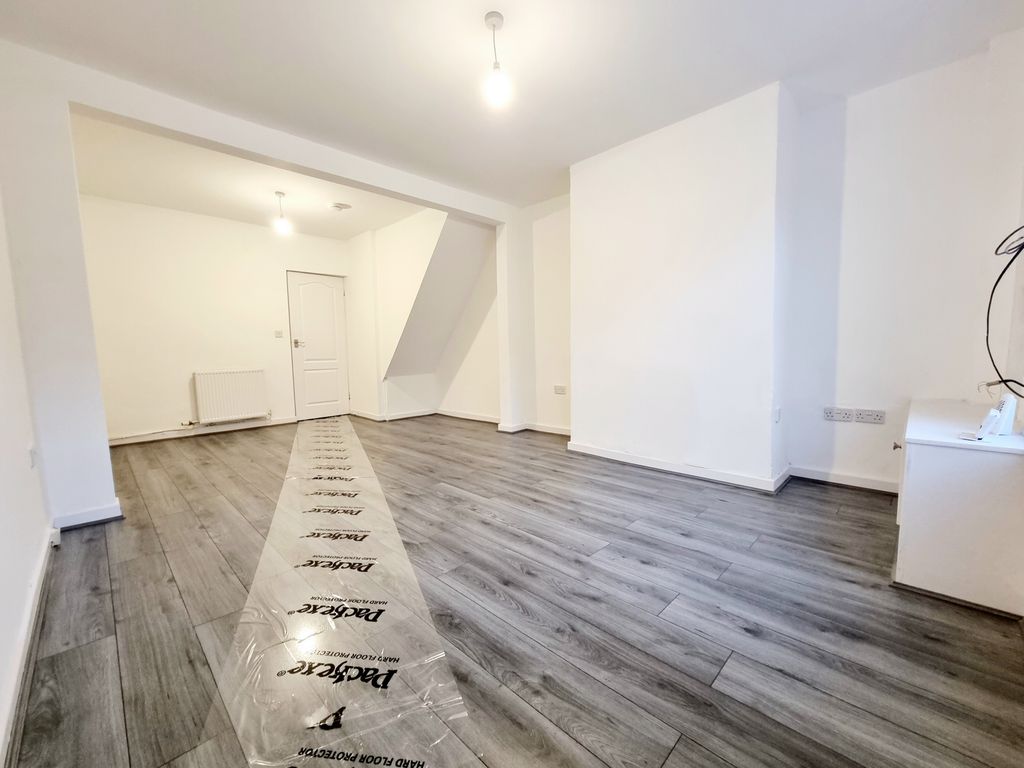 Property photo 3 of 9 Photo 3