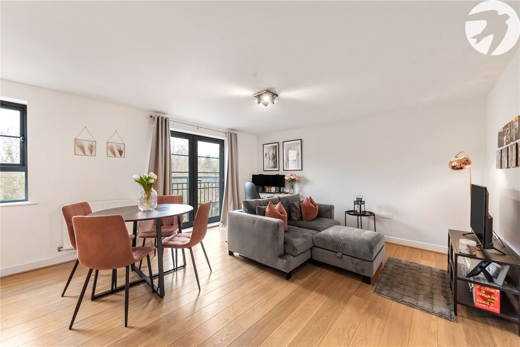 Property photo 2 of 15 Lounge Area