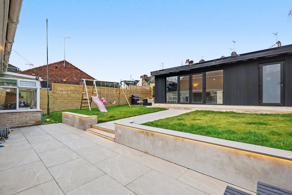 Property photo 2 of 19