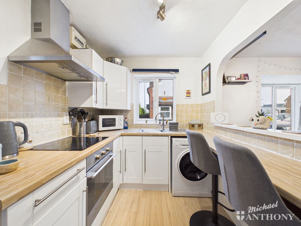 Property photo 2 of 8 Cam02773G0-Pr0421-Still003