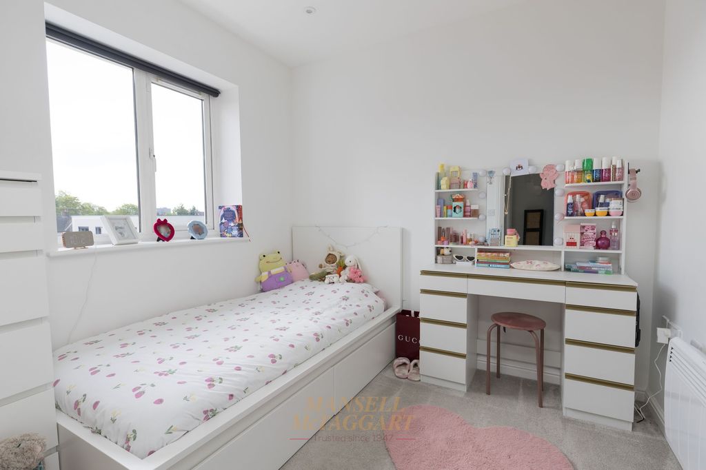 Additional image 18 of 3 bed flat for saleTower Close, East Grinstead RH19