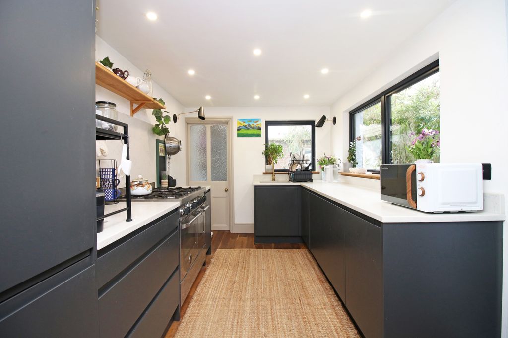 Property photo 2 of 26