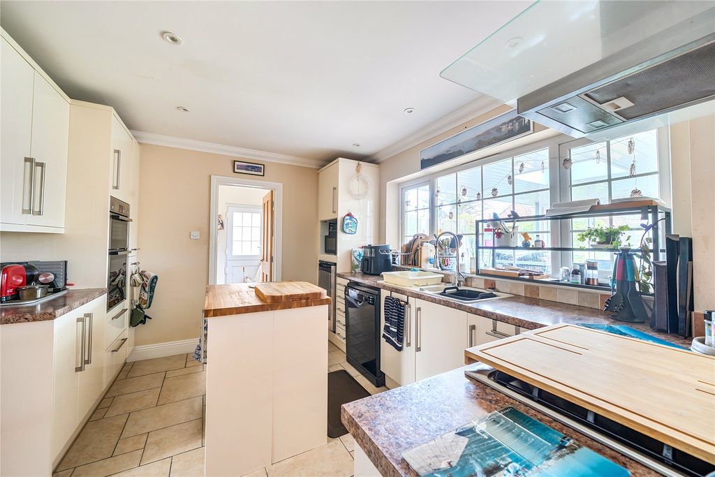 Property photo 2 of 21 Picture No. 14