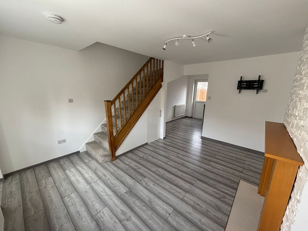 Property photo 3 of 10 Living Room