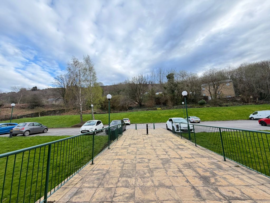 Property photo 3 of 7 Bedroom 1