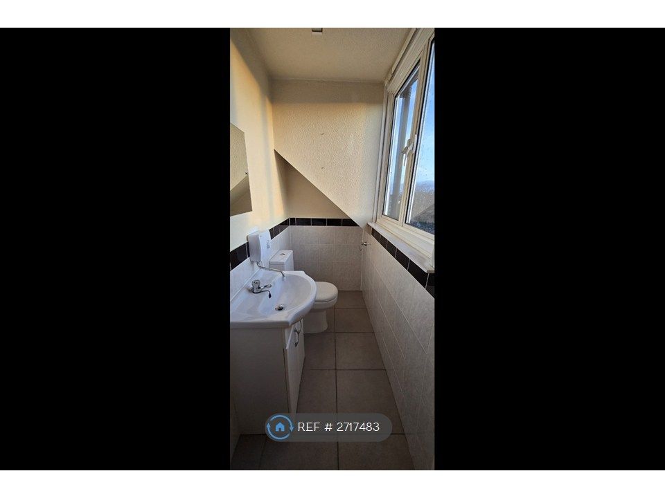 Property photo 3 of 11 Second Toilet