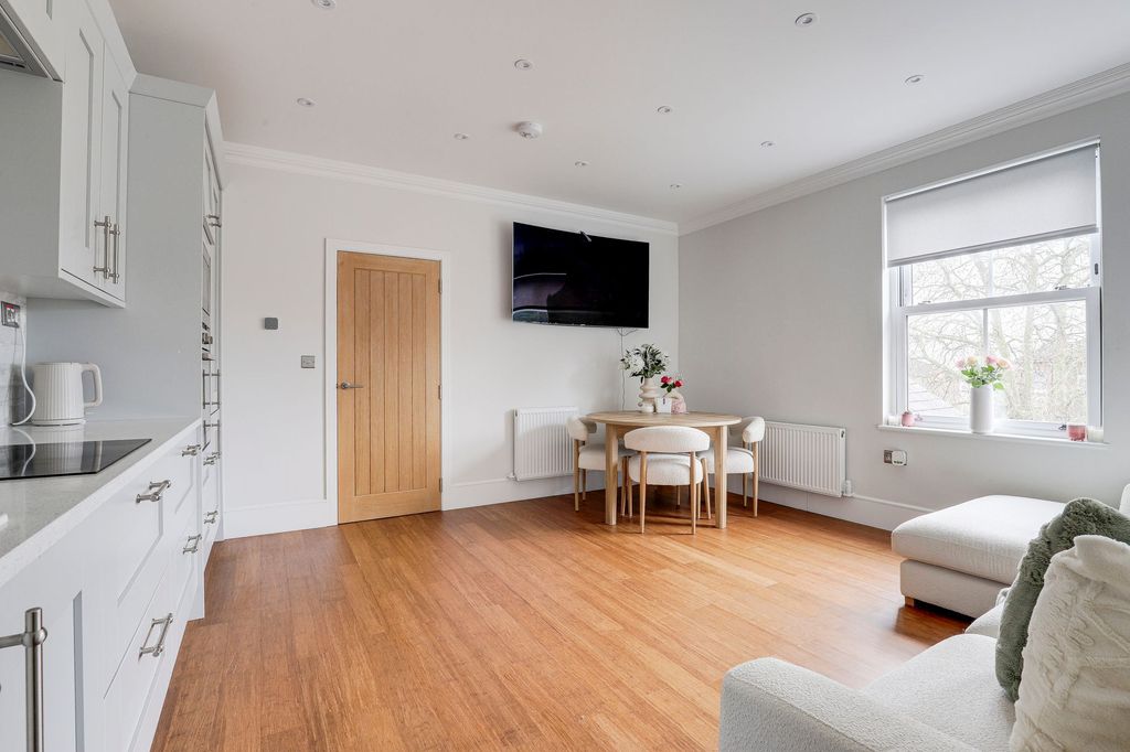 Property photo 3 of 19 Kitchen/Lounge/Diner