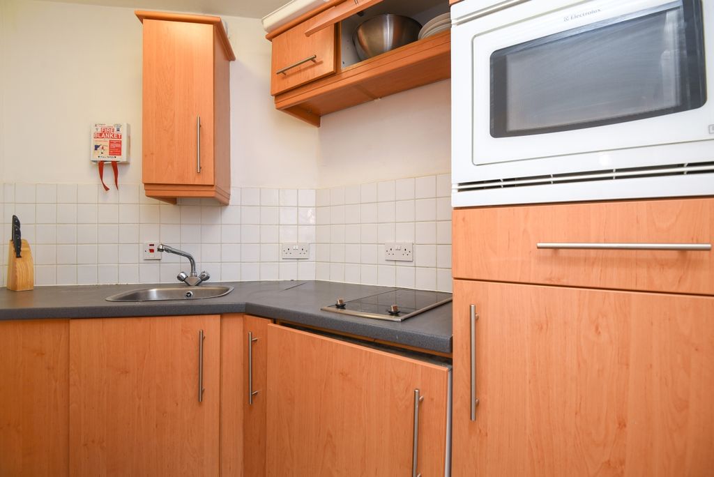 Property photo 2 of 6 Kitchen