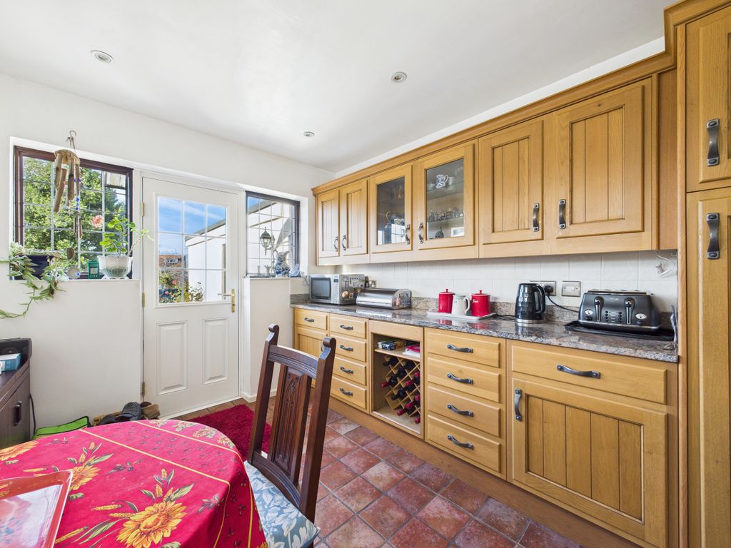 Property photo 3 of 22 Kitchen2