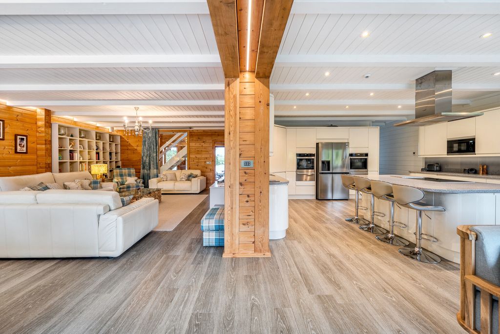 Property photo 3 of 25 1355471-10-68Caf8...