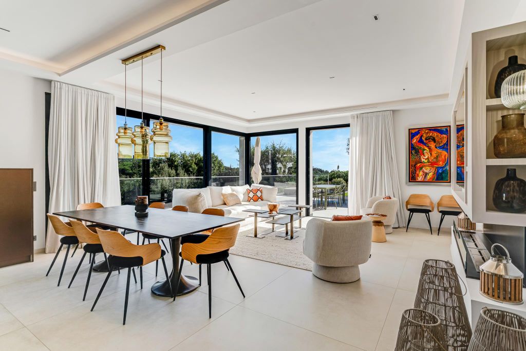 Property photo 3 of 28 Image