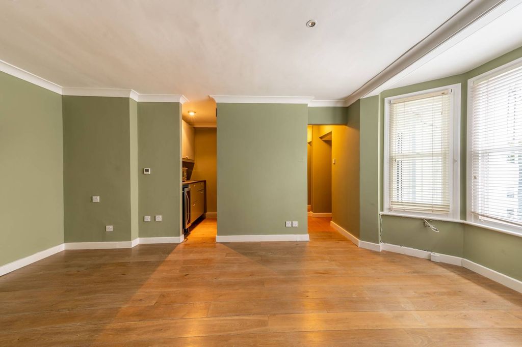 Property photo 3 of 8