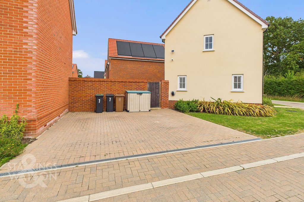 Property photo 2 of 20