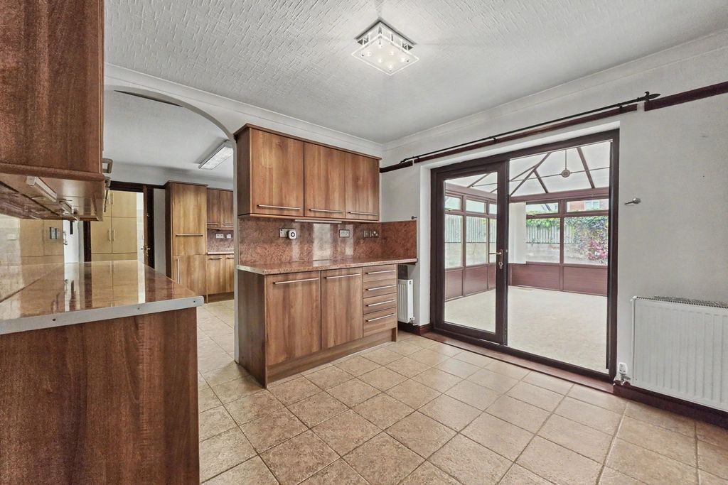 Property photo 3 of 24