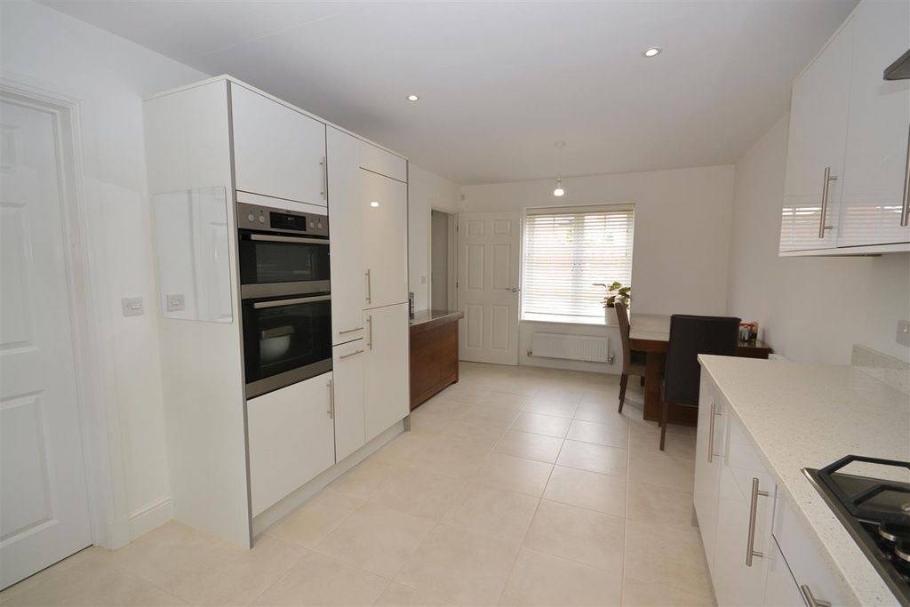 Property photo 3 of 19 3 (84).Png